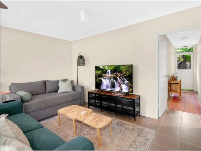 Charming Modern Beachside Single Story Unit