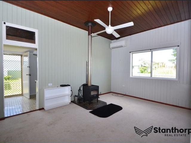 Charming & Modern Family Home in Glen Aplin – A Must See Gem