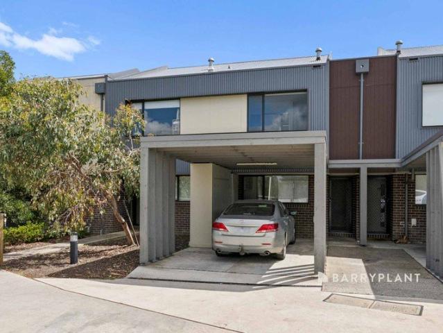 Charming Modern Living in a Peaceful Pocket