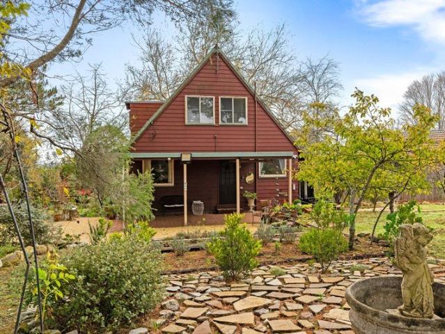 Charming Mountain Cottage on Dual Titles