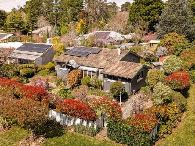 Charming Mountain Home with Garden Vistas on a Desirable Corner Block