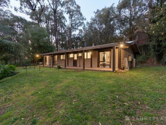 CHARMING MUD BRICK HOME IN A LEAFY SURROUND ON 2,023M2