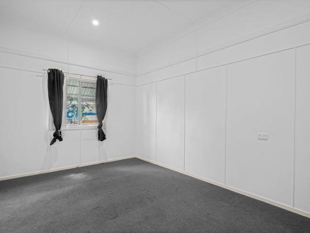 Charming Mullum home with water included