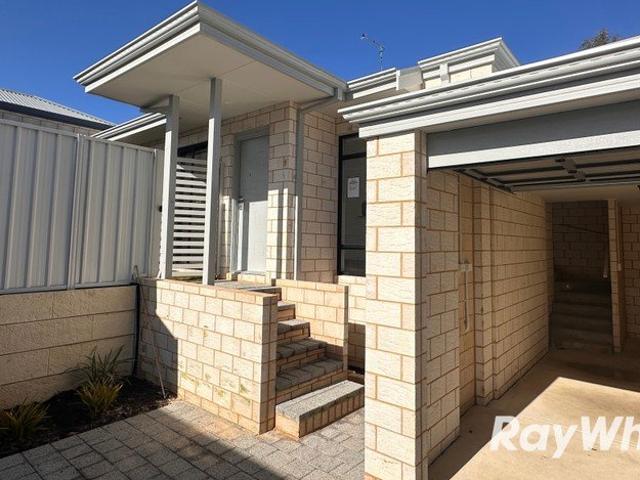 Charming new home close to the train station!