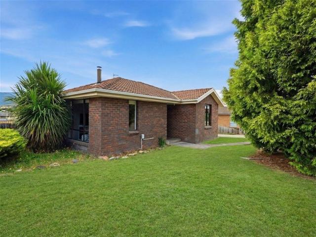 Charming New Norfolk Home Comfortable Living in a Convenient Location