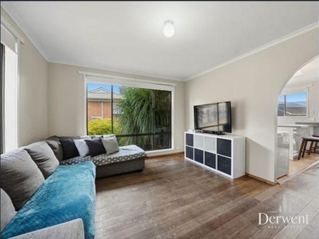 Charming New Norfolk Home – Comfortable Living in a Convenient Location