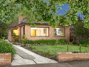 Charming Newington Classic Positioned To Perfection