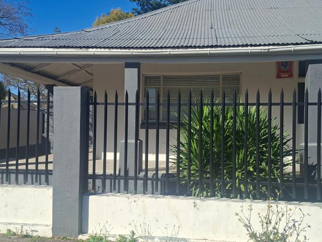 Charming Newly renovated 3 bedroom plus granny flat to let