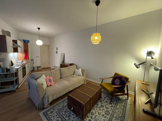 Charming, newly Renovated Apartment in Alt Treptow – Quiet and Central, Berlin Amsterdam Apartments for Rent