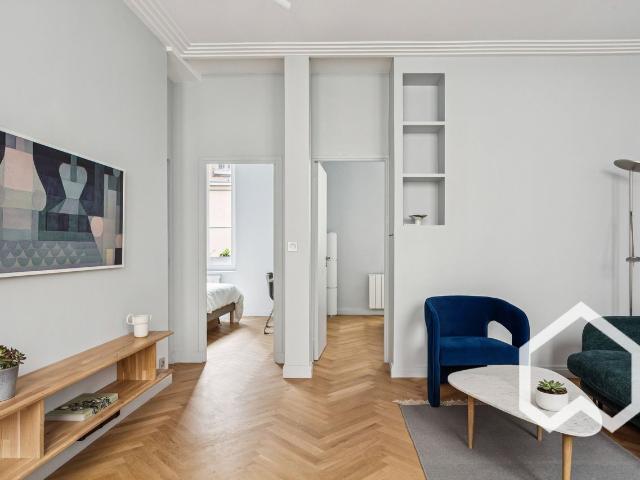 Charming, newly renovated two bedroom flat in the heart of Saint Germain des Près, near the Seine Paris Amsterdam Apartments for Rent