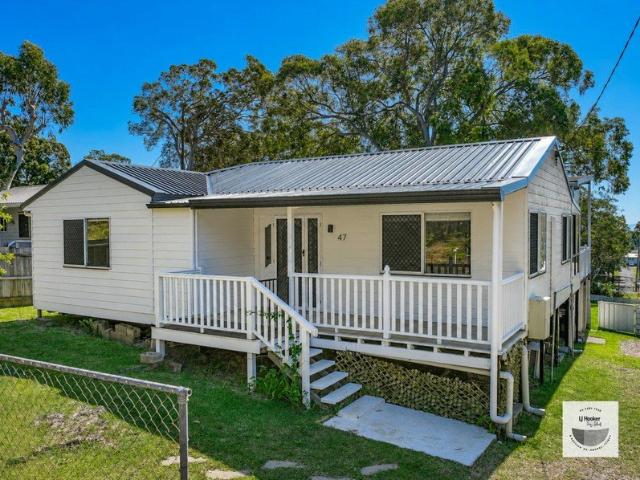 Charming Northern End Cottage with an Impressive Entertaining Deck