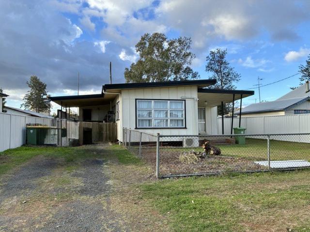 Charming Oakey Home at a Steal!