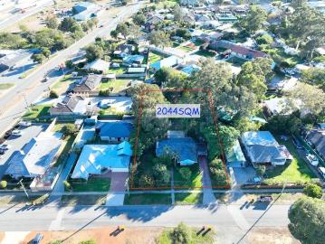 CHARMING OLD BYFORD HOME WITH A BIG FUTURE!