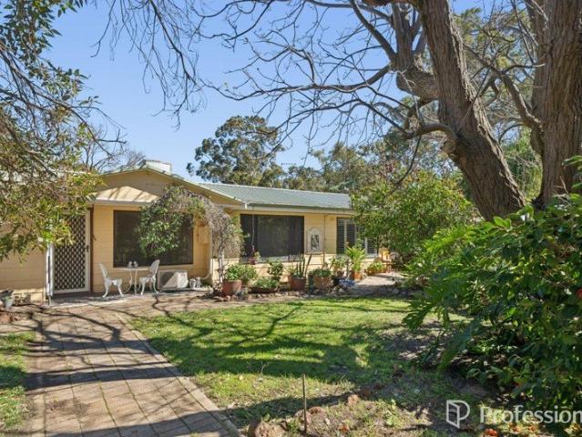 Charming One Acre Retreat in the Byford Hills