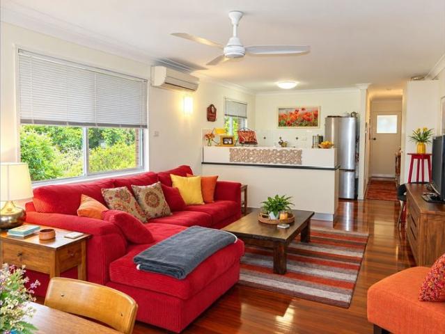 Charming One Bedroom Unit with Lovely Garden Outlook!
