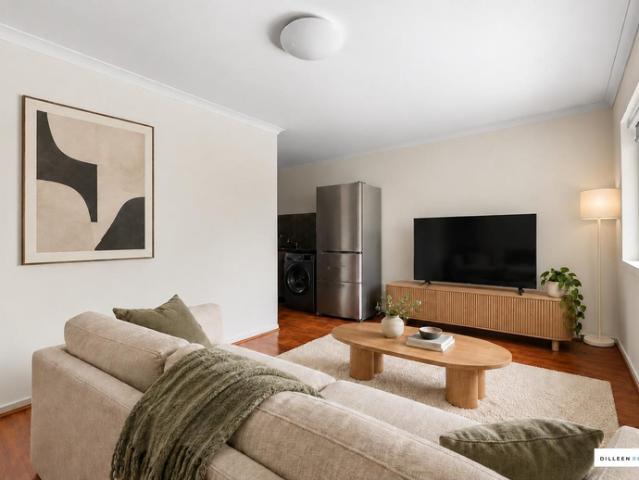 Charming One Bedroom Unit with Private Courtyard in Prime Fairfield Location