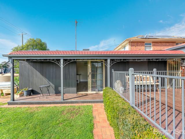 Charming One Bedroom Villa Unit in Maribyrnong