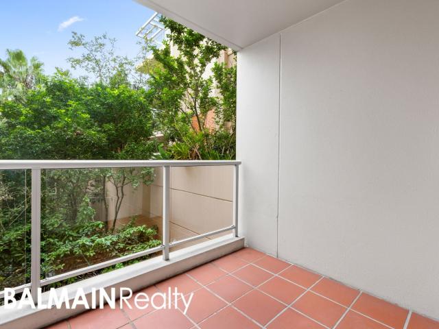 Charming One Bedroom Apartment in Great Location with Air Conditioning and Parking Within Balmain Shores Complex