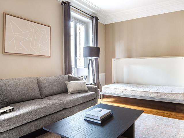 Charming One Bedroom Apartment in Saint Victor, Paris Amsterdam Apartments for Rent