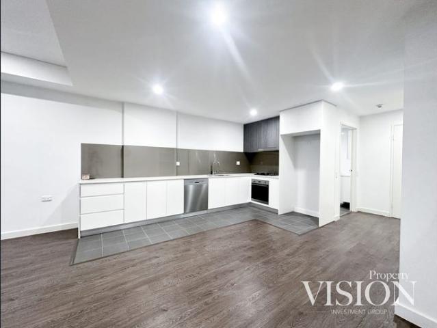 Charming one bedroom apartment on Ground Floor with street access, close to Station