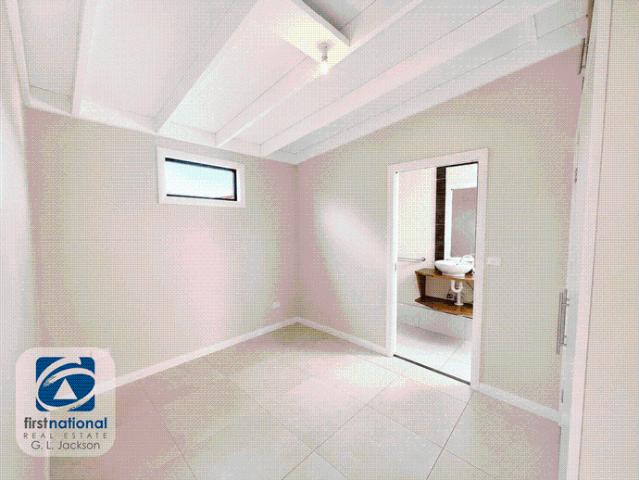 CHARMING ONE BEDROOM CABIN WITH PRIVATE YARD