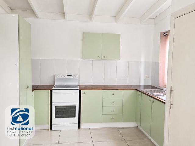 CHARMING ONE BEDROOM CABIN WITH PRIVATE YARD