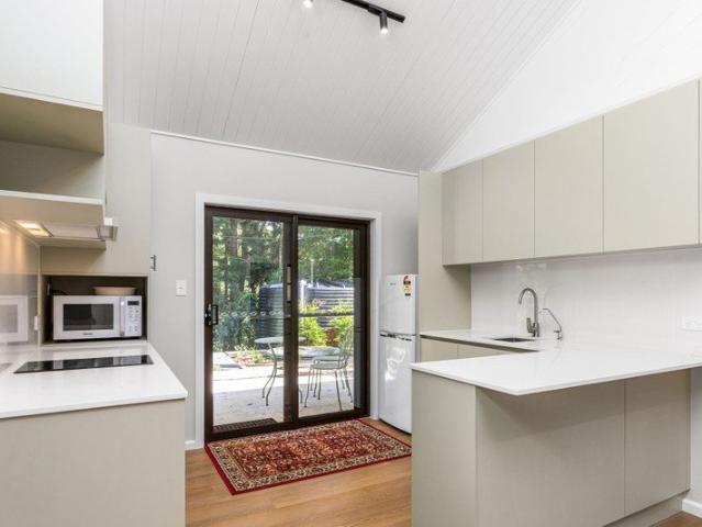Charming One Bedroom Cottage in Tranquil Possum Creek Setting