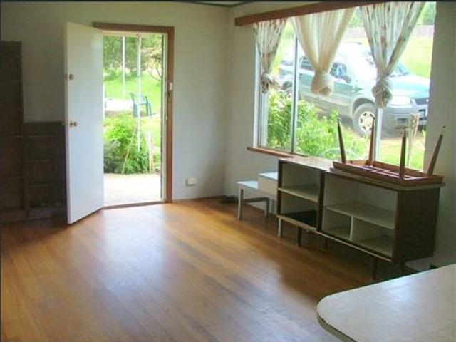Charming One Bedroom Cottage with River Views