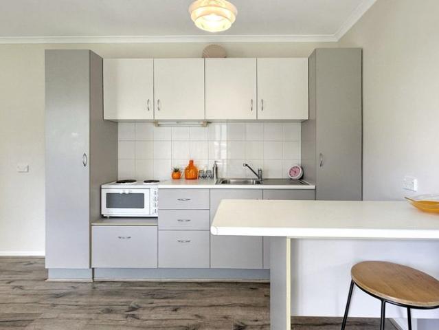 Charming One Bedroom Flat in a Convenient Location