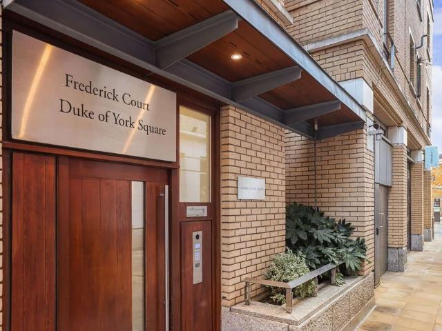Charming one bedroom flat in Frederick Court on Duke of York Square