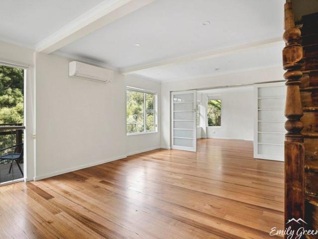 Charming One Bedroom Flat with Stunning Bush Views