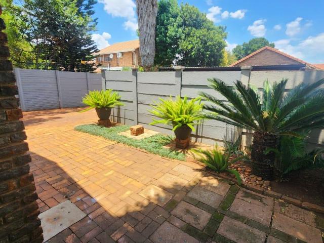 Charming One Bedroom Garden Flat with Modern Comforts