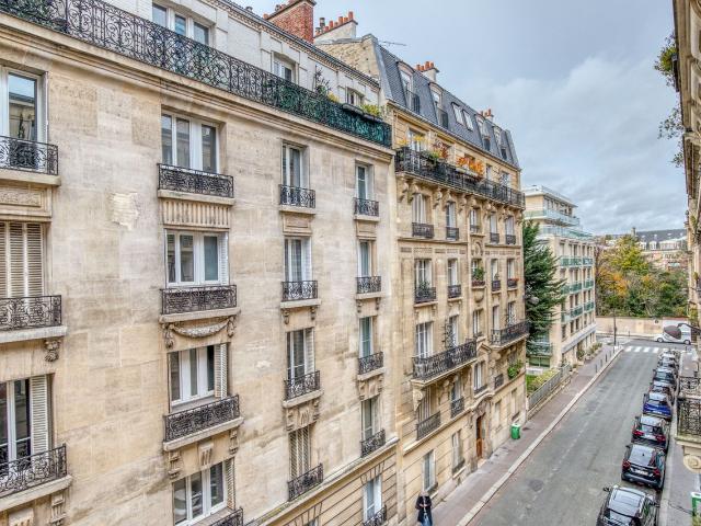 Charming One Bedroom Gem in Saint Lambert, Paris Amsterdam Apartments for Rent