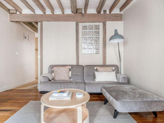 Charming One Bedroom Getaway in the Heart of Paris, Paris Amsterdam Apartments for Rent