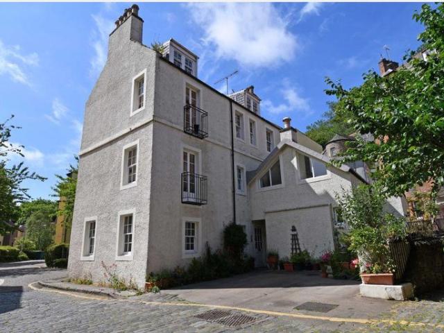 Charming one bedroom, ground floor flat located in the historic Dean Village area of Edinburgh. This unique character property is presented to the market fully furnished having recently undergone a bathroom refurbishment