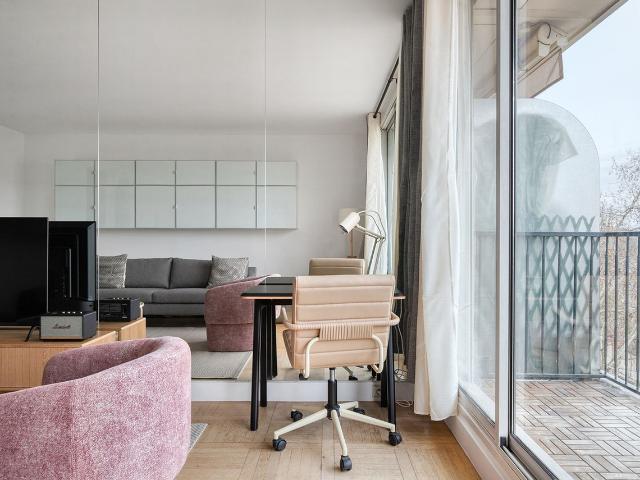 Charming One Bedroom Haven with City Views, Paris Amsterdam Apartments for Rent