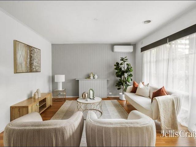 Charming Three Bedroom Home in Convenient Diamond Creek Location