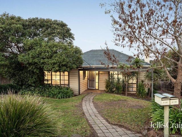 Charming Three Bedroom Home in Convenient Diamond Creek Location