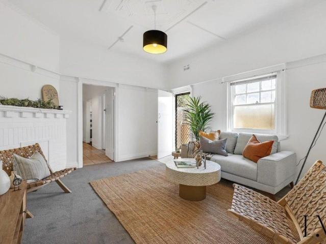 Charming One Bedroom Home with Private Garden
