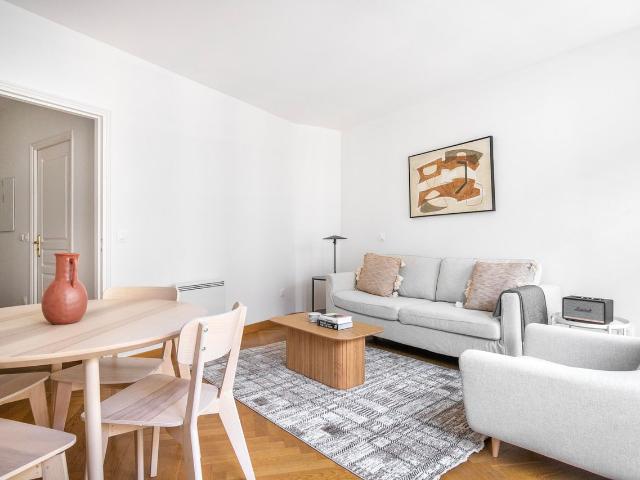 Charming One Bedroom in the Heart of Paris, Paris Amsterdam Apartments for Rent