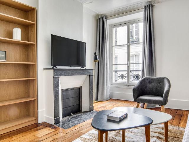 Charming One Bedroom in the Heart of Paris, Paris Amsterdam Apartments for Rent