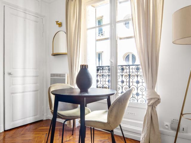 Charming One Bedroom in the Heart of Ternes, Paris, Paris Amsterdam Apartments for Rent