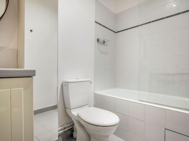 Charming One Bedroom in Vibrant Les Halles, Paris, Paris Amsterdam Apartments for Rent