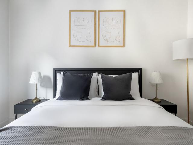 Charming One Bedroom Paris Retreat, Paris Amsterdam Apartments for Rent