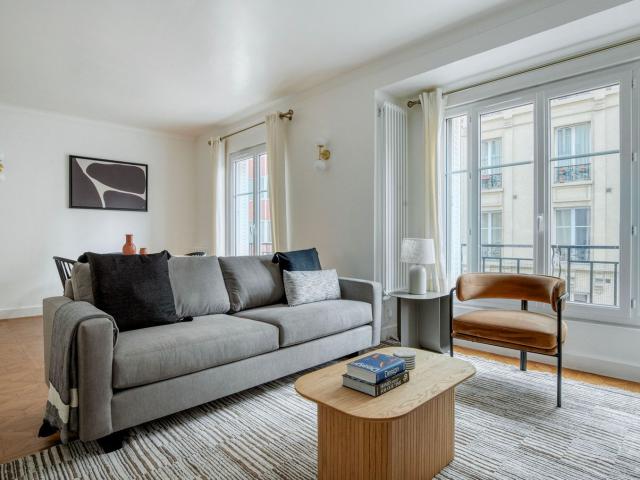 Charming One Bedroom Paris Retreat