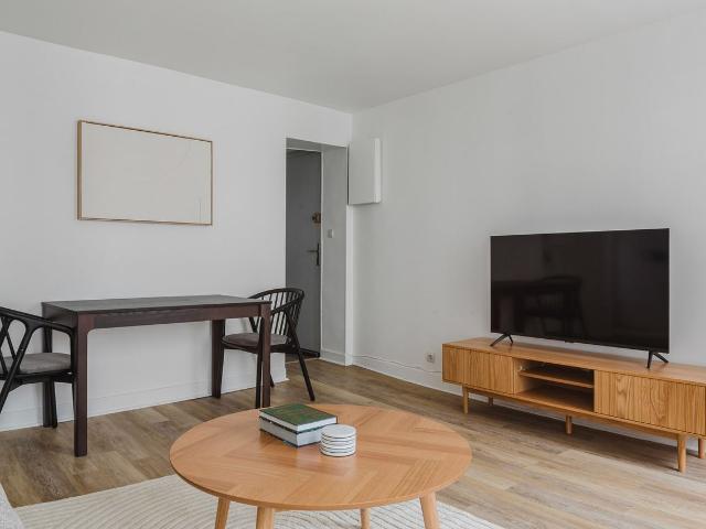 Charming One Bedroom Retreat in Oberkampf, Paris Amsterdam Apartments for Rent