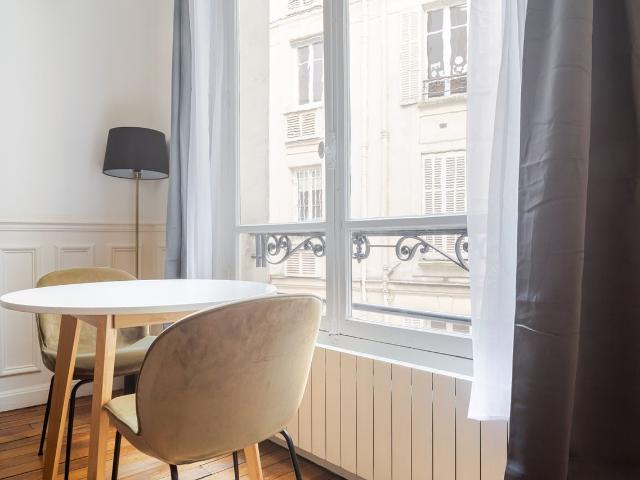 Charming One Bedroom Retreat in Paris, Paris Amsterdam Apartments for Rent