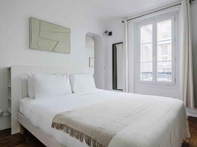 Charming One Bedroom Retreat in Paris, Paris Amsterdam Apartments for Rent