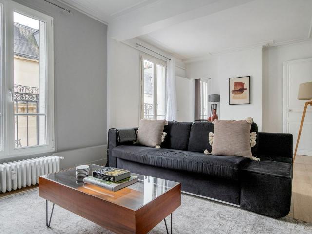 Charming One Bedroom Retreat in Paris, Paris Amsterdam Apartments for Rent