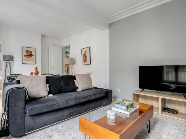 Charming One Bedroom Retreat in Paris, Paris Amsterdam Apartments for Rent